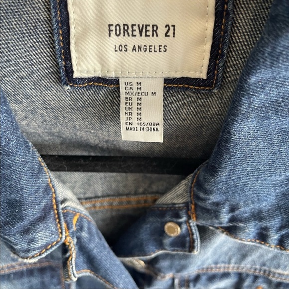 Forever 21 Women's Cropped Denim Jacket Blue Jean Size M Casual - Picture 4 of 5